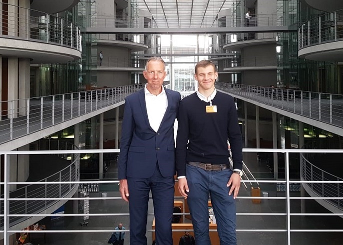 Foto Jens Lehmann MdB und Jasper Hillmann im Paul-Löbe-Haus des Deutschen Bundestages Foto Jens Lehmann MdB und Jasper Hillmann im Paul-Löbe-Haus des Deutschen Bundestages