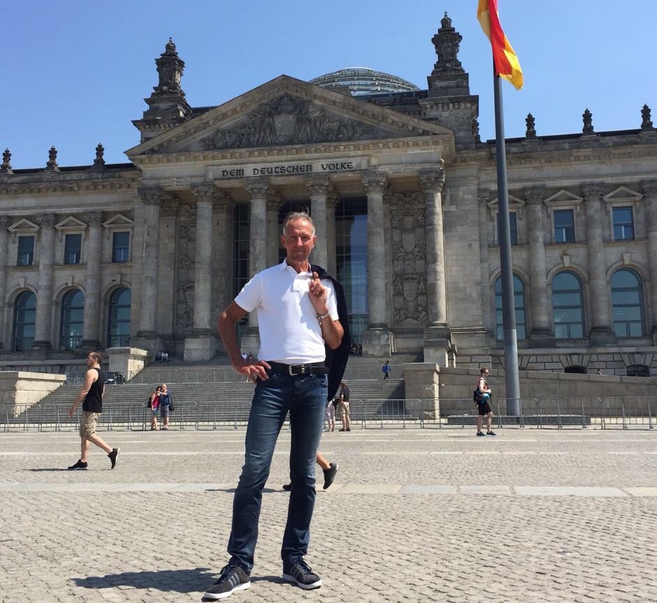 Jens Lehmann vor dem Reichstag in Berlin Jens Lehmann vor dem Reichstag in Berlin